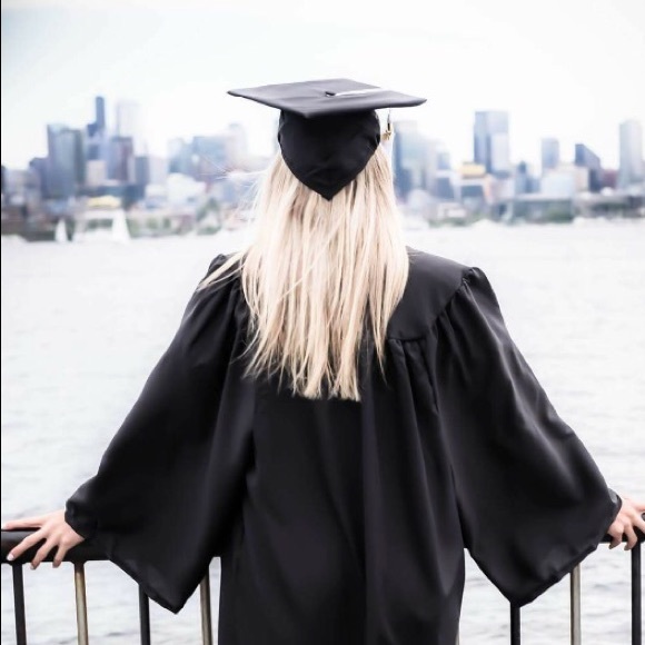 Meet your Posher, Becca - Picture 1 of 1